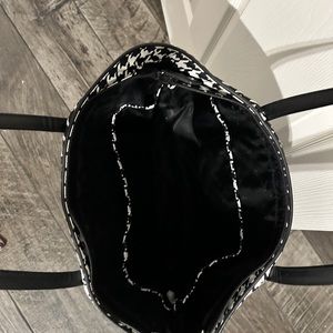 Vera Bradley Houndstooth tote bag with lots of pockets